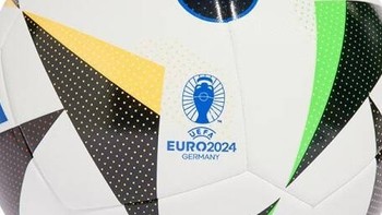 阿迪达斯EURO 2024德国欧洲杯训练用5号足球IN9366：卓越性能与设计的结合
