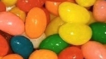《吉利豆果汁味软糖：彩虹口味的甜蜜享受》