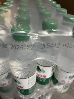 据说绿瓶的农夫山泉水更甜？楼主买了两箱48瓶愣是没喝出和红瓶有啥区别！