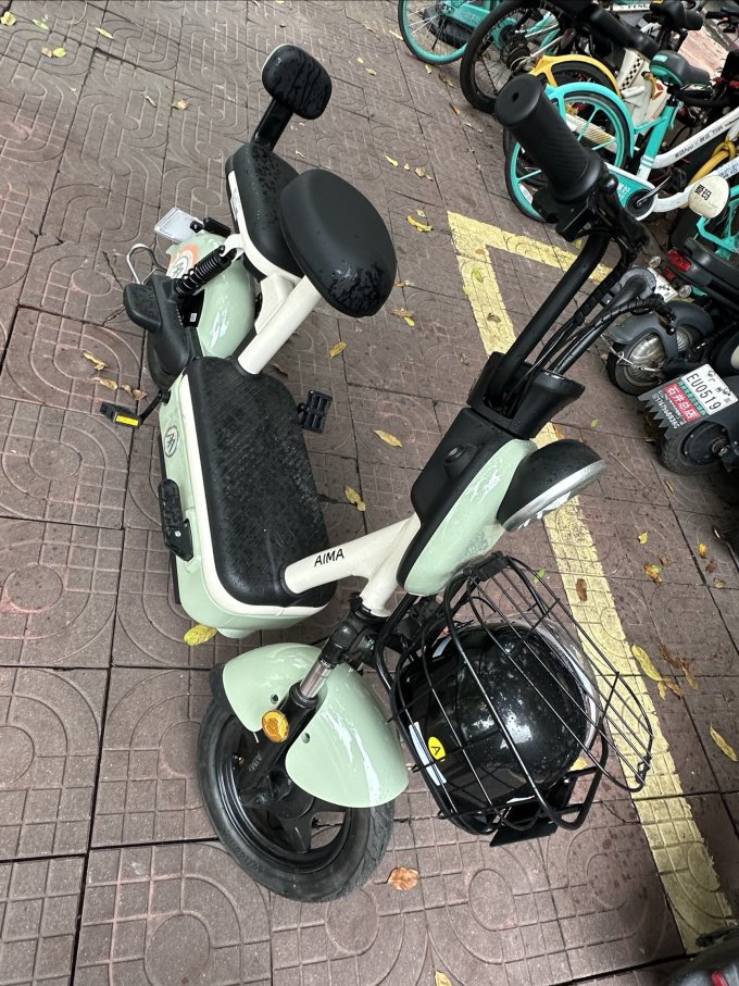 爱玛电动车——时尚好骑又省电的完美选择