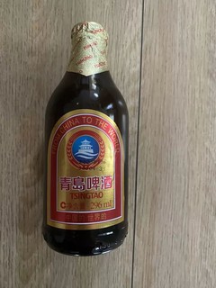 这款啤酒采用低温酿造工艺，保证了啤酒的纯净与风味，每一滴都蕴含着酿酒师的匠心与热情。