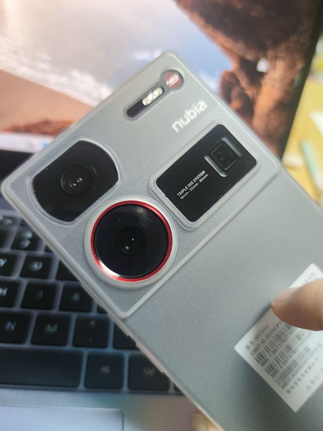 努比亚z60 ultra 3300不到入手，优点除了价格，也只有价格