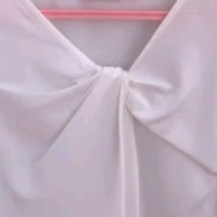 618潮流之范思蓝恩V领短袖衬衫女夏装新款宽松设计感扭结上衣衬衣 米白色 XS