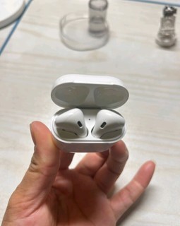 Apple/苹果 AirPods (第二代) 配充电盒 苹果耳机 蓝牙耳机 无线耳机 适用iPhone/iPad/Apple Watch/Mac