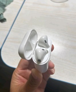 Apple/苹果 AirPods (第二代) 配充电盒 苹果耳机 蓝牙耳机 无线耳机 适用iPhone/iPad/Apple Watch/Mac