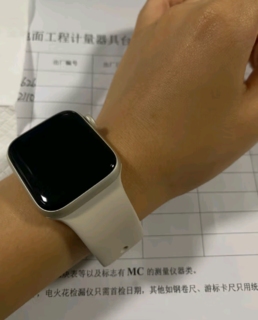 Apple/苹果 Watch SE 2023款智能手表GPS+蜂窝款40毫米星光色铝金属表壳星光色运动型表带S/M MRFY3CH/A