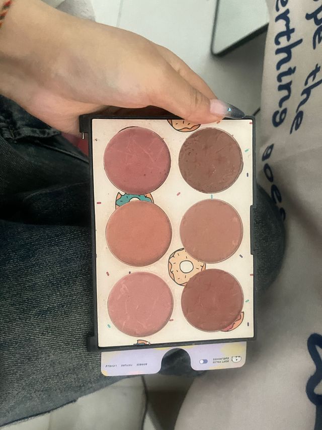 好看有自然的腮红盘