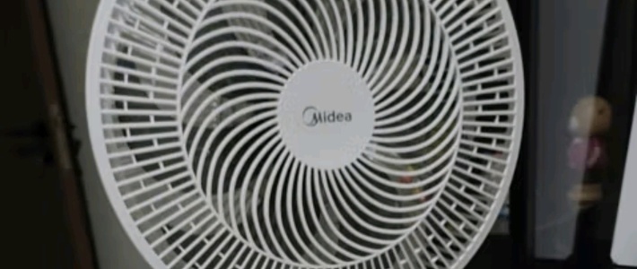 美的（Midea）【飓风节能】七叶柔风立式电风扇/家用轻音落地扇/台式小型风扇/大风力遥控