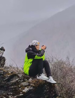 登上还没苏醒的森林