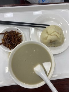 来碗豆汁，喝喝很美味