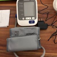 欧姆龙日本原装进口电子血压计7136家用高精准测量仪机医疗用正品