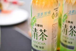 清爽一夏，原味绿茶：三得利（Suntory）0糖0脂清茶