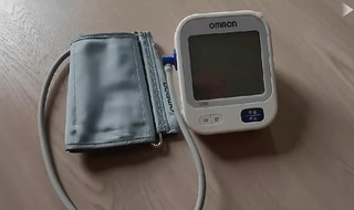 【行业热销】欧姆龙（OMRON）电子血压计家用上臂式医用语音款测量血压仪大画面礼物实用送老人U726J