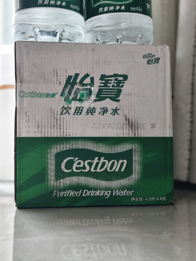 288斤怡宝纯净水到了京东小哥挺开心的真的挺开心的