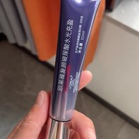 欧莱雅紫熨斗眼霜：淡纹提亮的眼部护理佳品