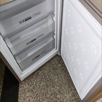 冰箱作为现代家庭必备的家电之一，