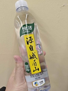 悦活峨眉山矿泉水，自然之馈赠，健康之选！