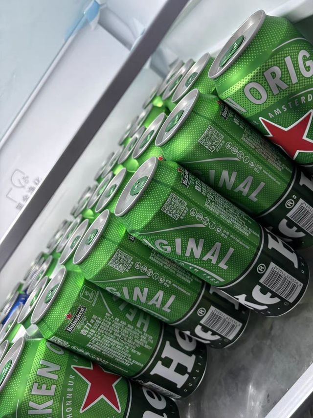 最近尝了Heineken/喜力啤酒的经典拉罐，性价比真心不错。
