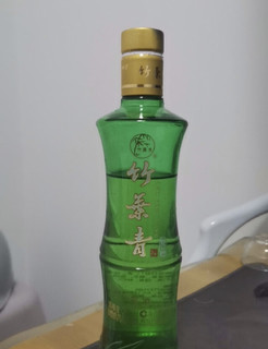 ￼竹叶青精品小竹露酒