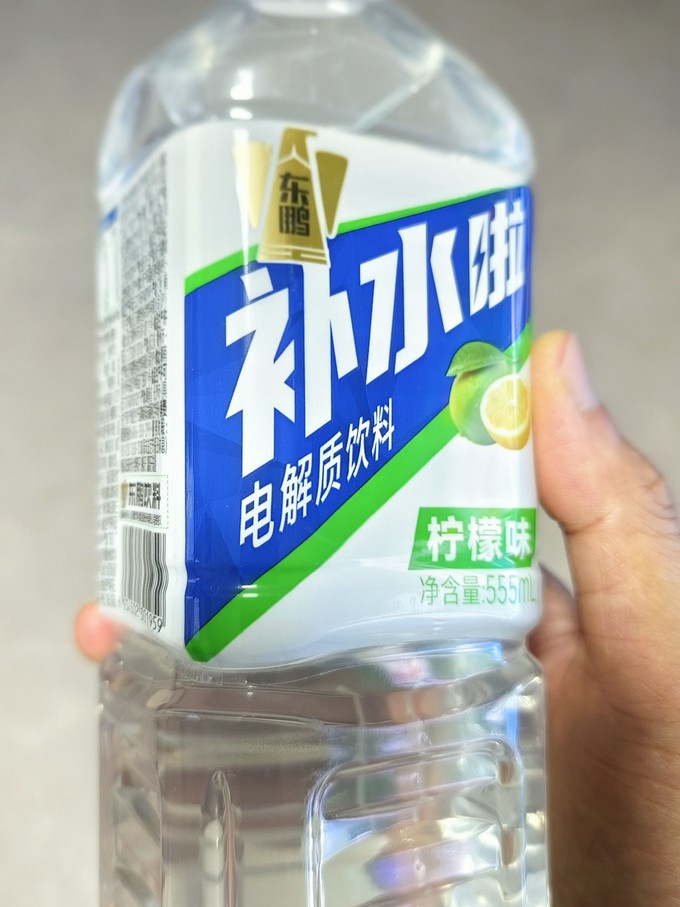 东鹏补水啦 555ml*8 瓶装补充电解质水东鹏特饮