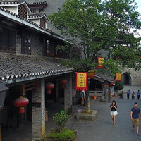 江西有个叫作樟树的小城市，他拥有着独特风景与特色的景区