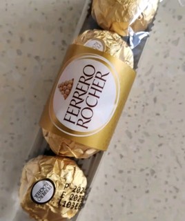 费列罗（FERRERO）榛果威化糖果巧克力