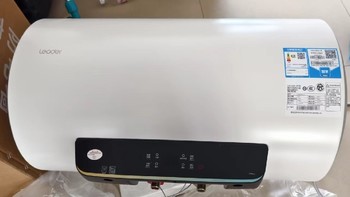 海尔智家出品的Leader 60升电热水器家用洗澡储水式（型号LES60H-LT）