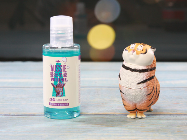 这个小东西洗头发不错