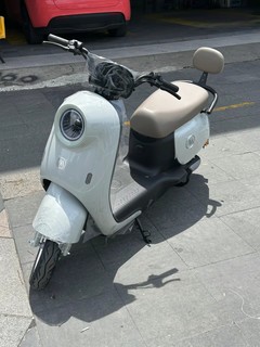 🛵🌟 爱朵60V长续航代步电动摩托车：让你畅行无忧