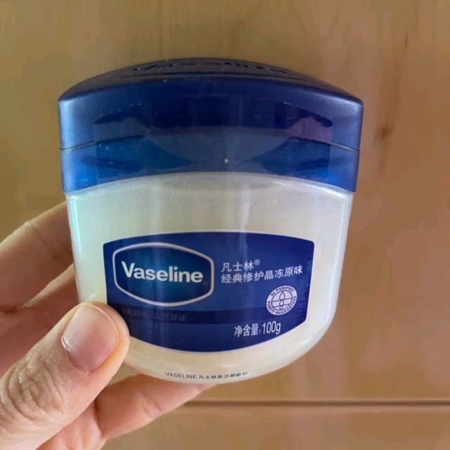 凡士林晶冻大白罐：滋润护肤，呵护全身
