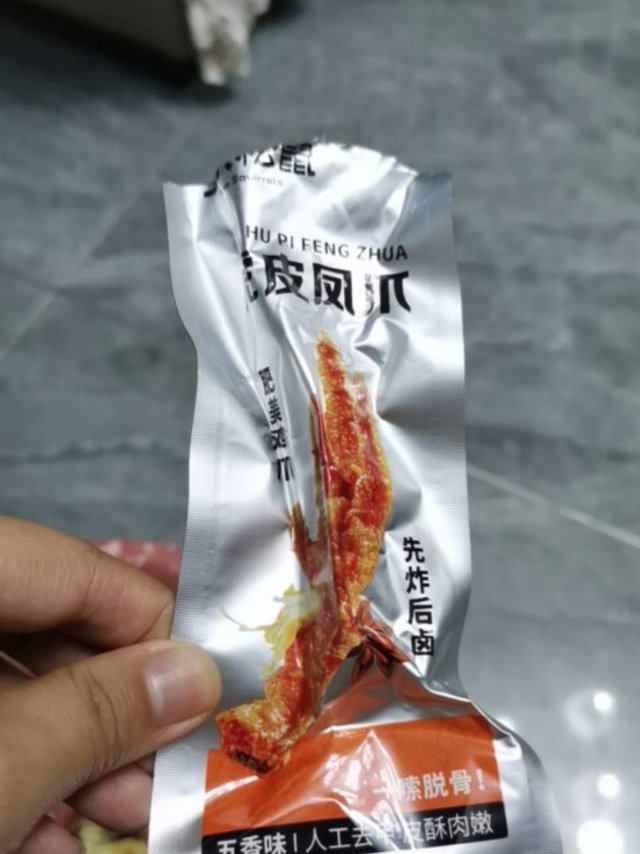 哇！三只松鼠虎皮凤爪真美味！