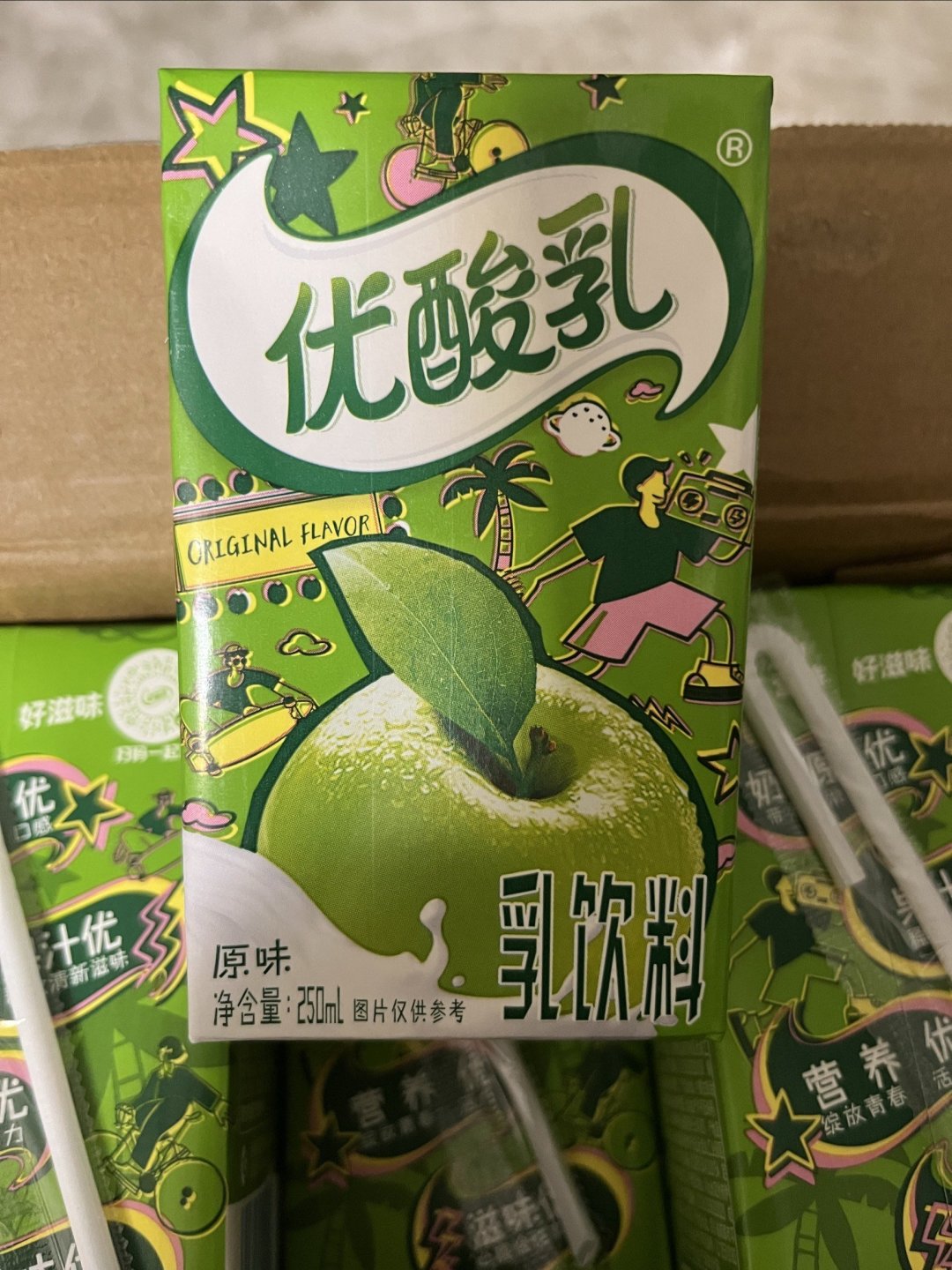 伊利优酸乳,酸酸甜甜的味道