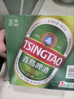 为冠军干杯，经典青岛啤酒美味传承