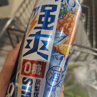 Rio凤梨味鸡尾酒，好不好喝先安排上