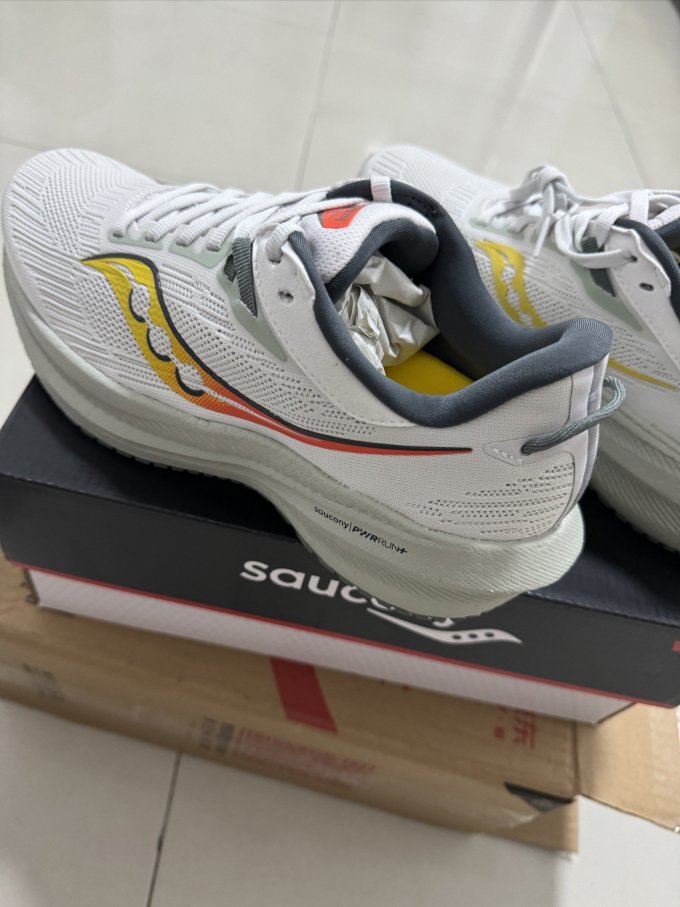 今年如此没有购物欲望的618唯二买的索康尼胜利21鞋子