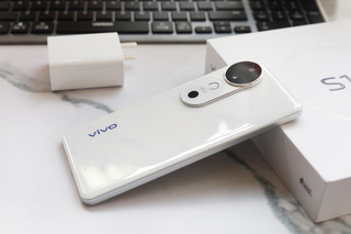 vivo S19：轻盈在手，颜值我有！