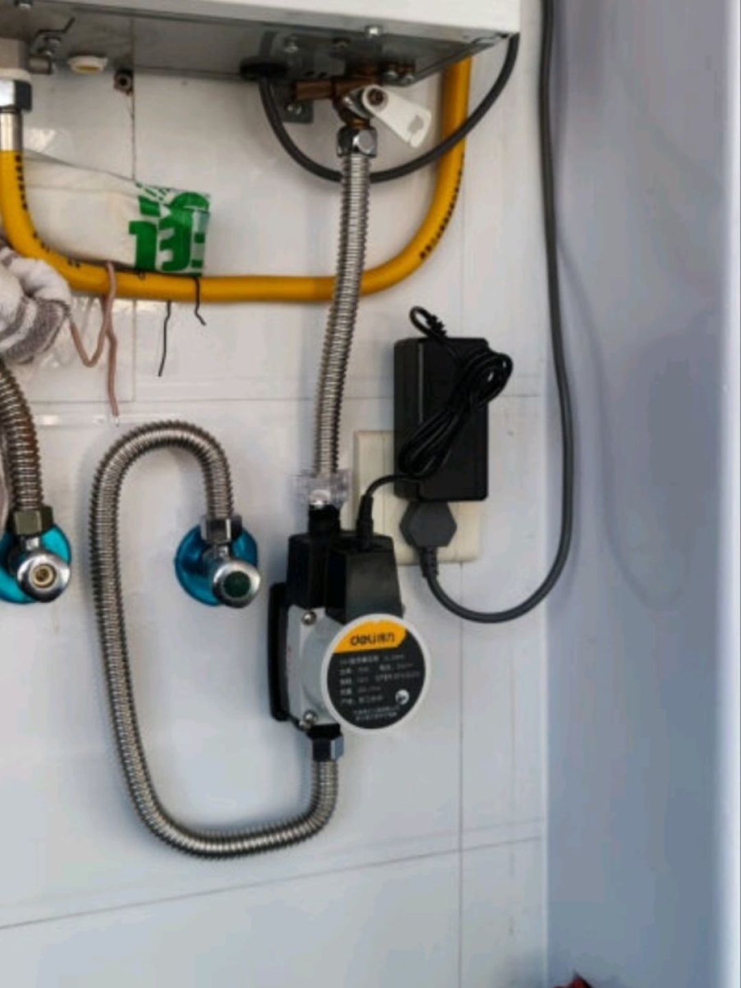 得力(deli)全自动增压泵家用热水器自来水加压泵直流泵小型70w水泵 dl