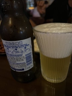 喝福佳白啤酒看足球