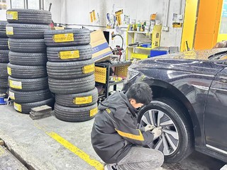 德国马牌UC7 215/55R17 94W轮胎：精准操控，尊享静谧出行