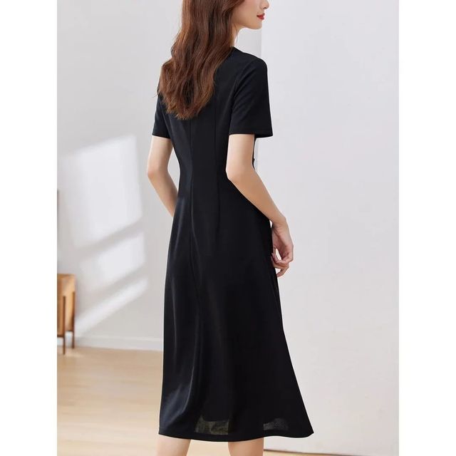 时尚穿搭：优雅抽褶，春夏必备！