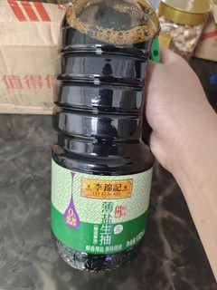 种菜一款厨房必备的调味品，李锦记薄盐生抽