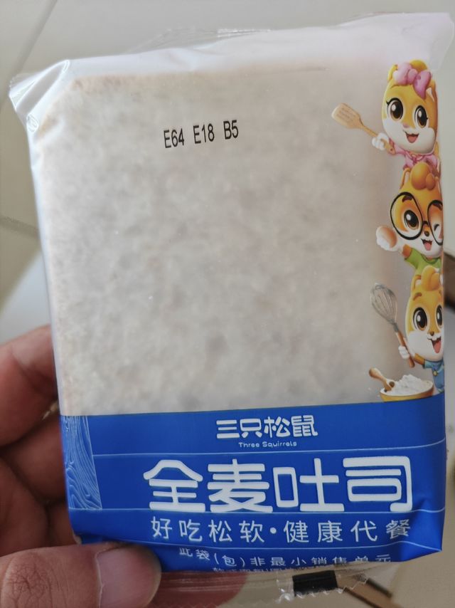 三只松鼠的切片面包还不错，16.9一箱，划算。