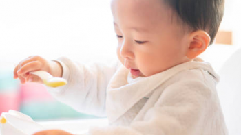 钙铁锌多维营养加持，窝小芽米粉为宝宝成长注入活力！