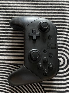 Switch Pro手柄，switch游戏机的好搭档。