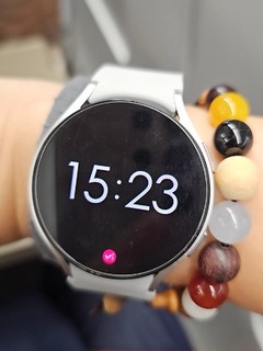 三星 Galaxy Watch6 智能手表令人称赞。