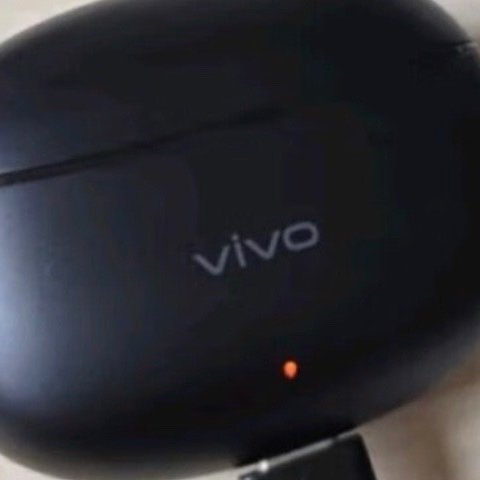 vivo TWS 3e 真无线蓝牙耳机，宛如一件精致的艺术品，令人眼前一亮。