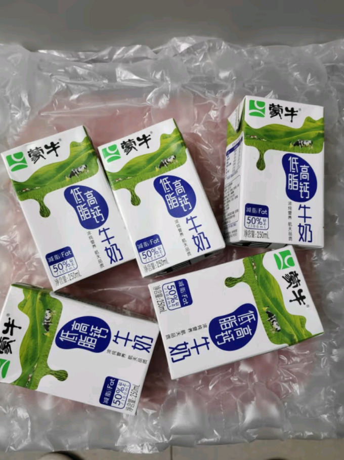 蒙牛低脂高钙牛奶250ml16盒每100ml含125mg钙健身伴侣