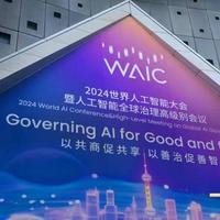 机器人“围堵”大模型，AI赋能千行百业 | WAIC 2024