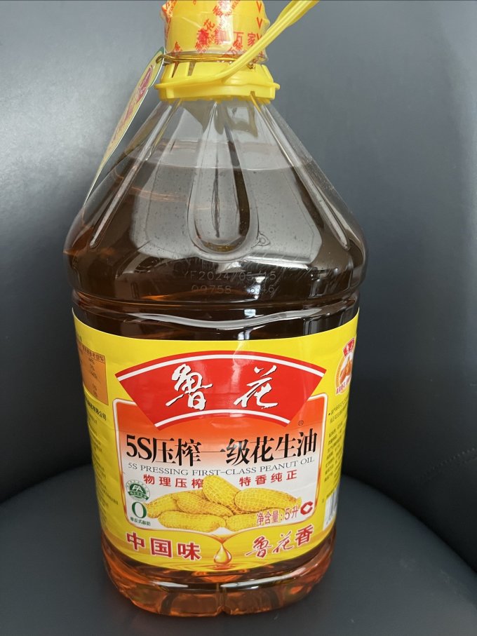 家人们就想问问这刚买的鲁花花生油到底还能不能吃有没有煤油味