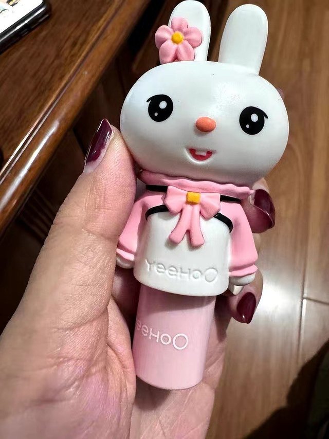 YEEHOO/英氏小兔子润唇膏